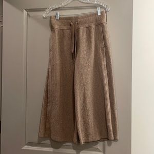 Lululemon tan culottes